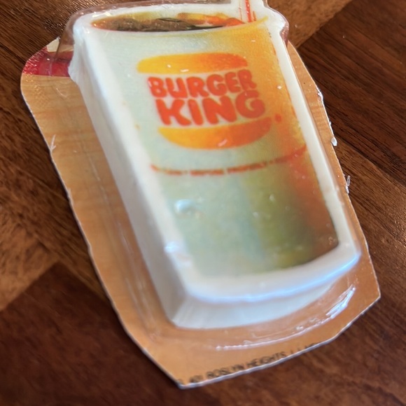 VINTAGE 80S BURGER KING - CRAYON & ERASER SET - Picture 7 of 14